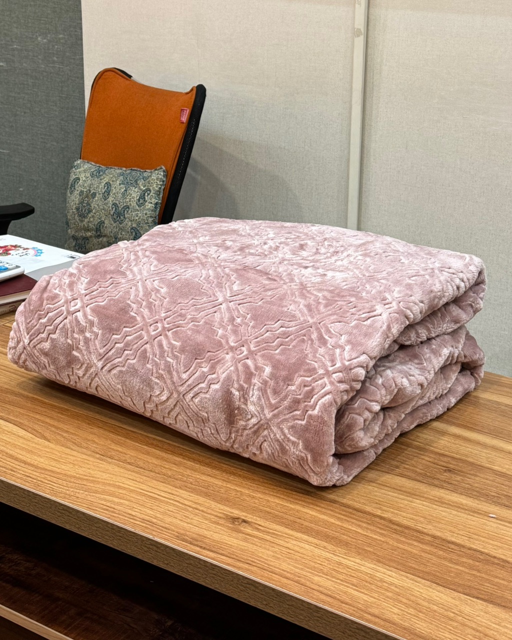 پتو "یک نفره" گلبافت برجسته مدل نرمینه