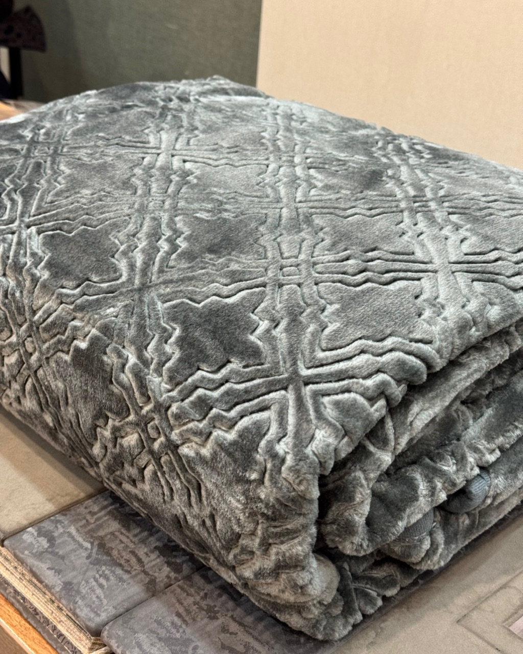 پتو "دو نفره" گلبافت برجسته مدل نرمینه