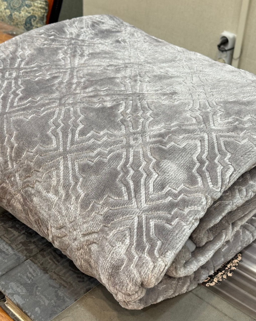 پتو "دو نفره" گلبافت برجسته مدل نرمینه